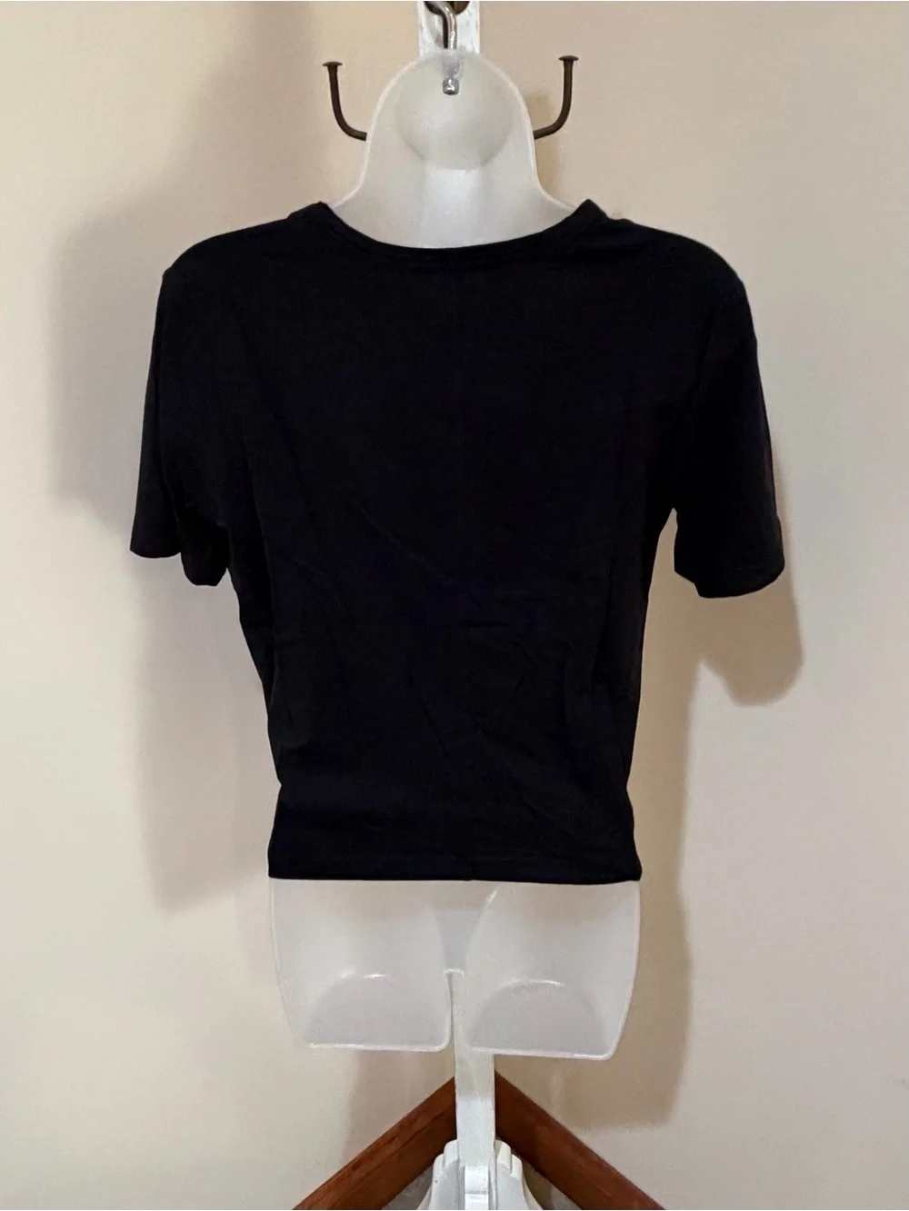 NWOT LULULEMON CRESCENT TEE TWIST FRONT WAIST LENGTH TOP IN BLACK SIZE 4